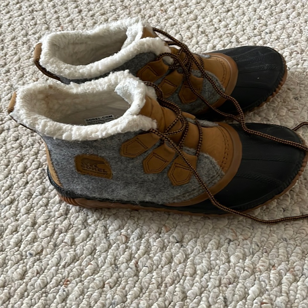 Women’s Sorel size 9.5